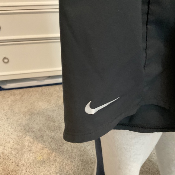 #0435 black Nike shorts size unknown (maybe 6) - Picture 3 of 3